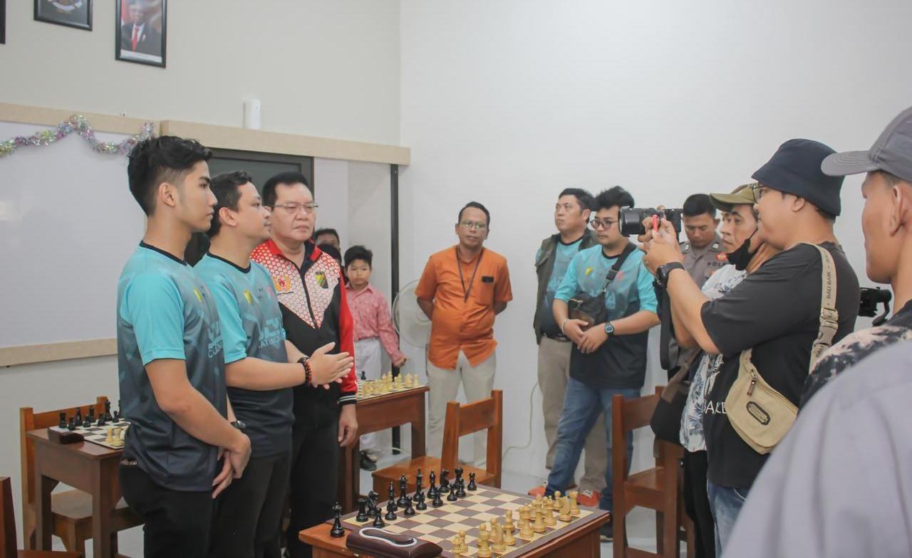 培养可靠的国际象棋棋手，北加浪岸市正式设立国际象棋学校